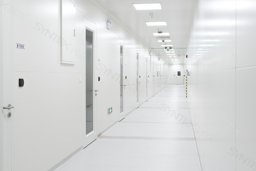 興鐵高端密縫機(jī)房彩鋼板與傳統(tǒng)機(jī)房板有什么明顯區(qū)別呢？