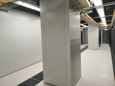 數(shù)據(jù)中心弱電機(jī)房應(yīng)該如何布線施工？