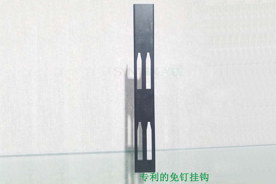 興鐵干掛式鋼制復(fù)合墻板專利龍骨